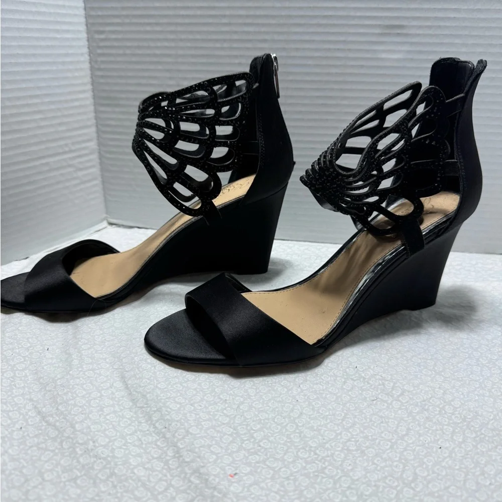 Jewel Badgley Mischka Shoes wedge heel black satin shiny rhinestones zipper 8.5
